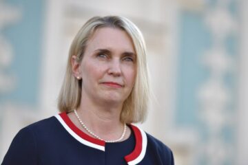 Експосол США Бріджит Брінк заявила, що подала у відставку через незгоду з політикою Трампа щодо України