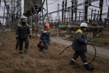 Російський дрон атакував бригаду енергетиків у Донецькій області