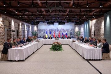 МЗС Туреччини: Україна і Росія домовилися про нову зустріч та письмово обмінятися баченням зупинення вогню
