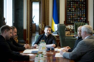 Зеленський: Україна наполягає на необхідності повного припинення вогню для збереження життів людей