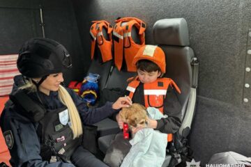 “Білі янголи” евакуювали під обстрілами матір з дитиною з прифронтової громади на Сумщині