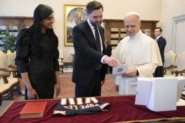 Венс запросив папу Лева XIV до Білого дому