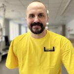 «Для нас не існує “наші хлопці” чи “ненаші”». Робочий день штаб-сержанта, який після важкого поранення допомагає побратимам