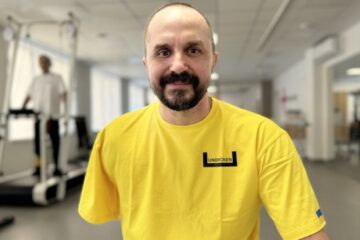 «Для нас не існує “наші хлопці” чи “ненаші”». Робочий день штаб-сержанта, який після важкого поранення допомагає побратимам