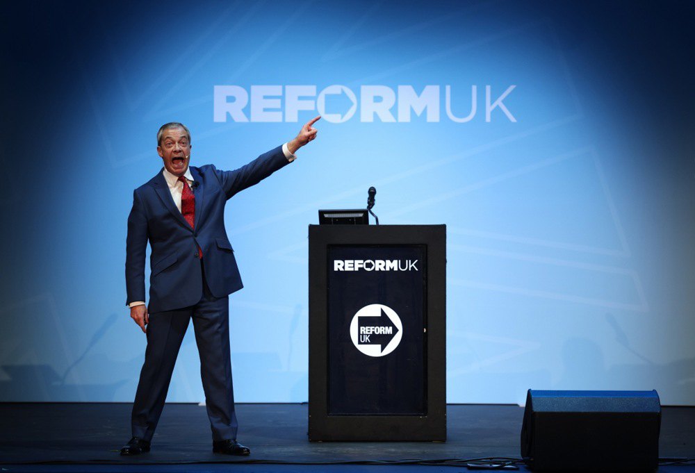 Лідер Reform UK Найджел Фараж виступає перед делегатами під час конференції Reform UK у Лестері, Великобританія, 3 січня 2025 р.