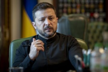 Зеленський увечері вівторка зателефонував Стармеру та Макрону