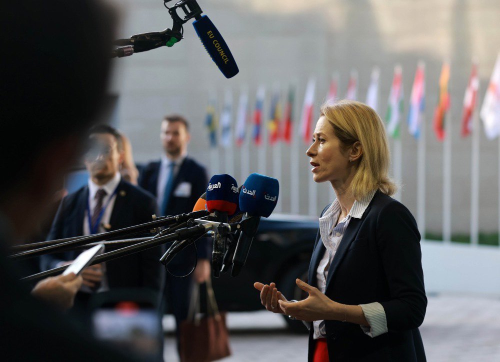 Верховний представник ЄС із закордонних справ і політики безпеки Кая Каллас виступає з заявою спілкується зі ЗМІ в день засідання Європейської ради в Люксембурзі, 14 квітня 2025 року.