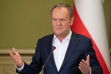 Російський корабель виконував “підозрілі маневри” поблизу кабелю до Швеції, ‒ Туск
