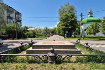 ​В Полтаві демонтували пам’ятник на місці відпочинку Петра І