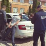 На Закарпатті ДБР викрило митника, який заробляв на “контрабанді” чоловіків мобілізаційного віку