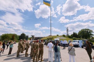 До Дня Героїв авіакомпанія «Українські вертольоти» передала масштабну допомогу військовим