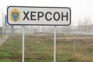 Мешканка Херсона отримала численні порання після удару російського дрона