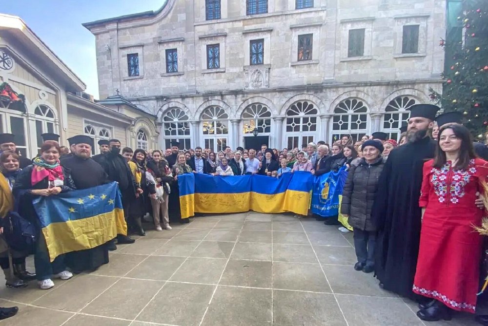 Українські паломники на Фанарі зі Вселенським патріархом Варфоломієм.