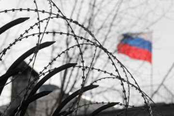 ​У Швеції на посольство Росії з дрона скинули банку з фарбою