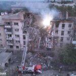 У Миколаєві з-під завалів дістали тіло загиблої через атаку РФ жінки