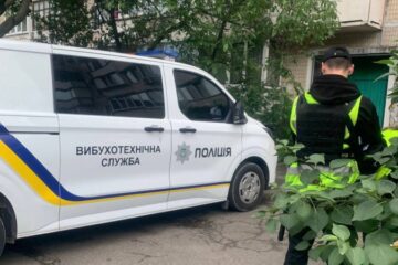 В Оболонському районі Києва поруч із житловим будинком пролунав вибух