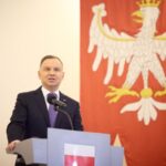 Президент Польщі розкритикував українців за “бандерівські пов’язки”