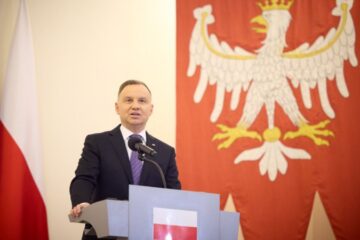 Президент Польщі розкритикував українців за “бандерівські пов’язки”