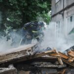 Удар РФ по Білозерському на Донеччині: рятувальники досі шукають під завалами людей