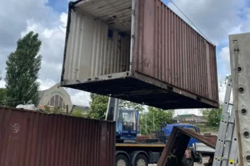 Біля Центрального вокзалу в Києві демонтували колишній ринок. Там прибрали майже 150 кіосків