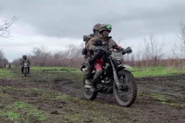 «Мотоцикли на мотузках через Оскіл» — як українські дрони полюють на «винахідливих» окупантів, що рвуться до Куп’янська