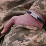 «Перемагає той, хто пам’ятає». Бренд RBTNK створив браслет-артефакт пам’яті