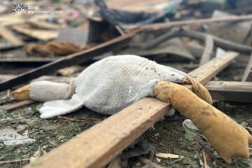 Ворожа атака по мирних домівках: російський удар забрав життя трьох дітей на Житомирщині