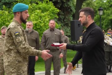 «Бʼється там, де справді найскладніше» – Президент відзначив заслуги морської піхоти