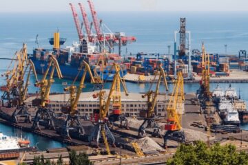 Росіяни вдарили балістикою по портовій інфраструктурі Одеси — є загиблий та поранені