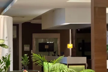 Готель Holiday Inn Kyiv в комплексі «Торонто-Київ» частково відновив роботу після обстрілу
