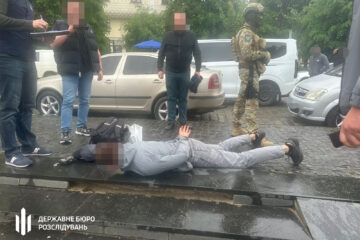 Один «перевертень» хотів вивезти 3 ухилянтів — на Буковині затримали прикордонника