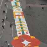 На Контрактовій площі з’явився малюнок «Квітки життя». Це старт проєкту Torv від урбаніста з Данії