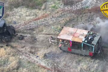 Їхали, мов на парад — росіяни відправили на штурм танки, «прикрашені» своїм триколором
