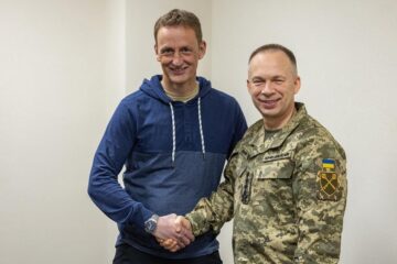 «Наша співпраця міцнітиме разом із обороною України»: Головнокомандувач ЗС Норвегії нагороджений «Хрестом заслуги» під час візиту до Києва