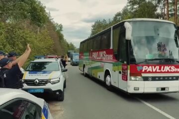 «Обмін триває» — Рустем Умєров опублікував відео зустрічі 307 українських полонених