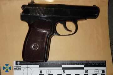 СБУ повідомила про підозру жінці, яка на замовлення рф напала на волонтера Сергія Стерненка