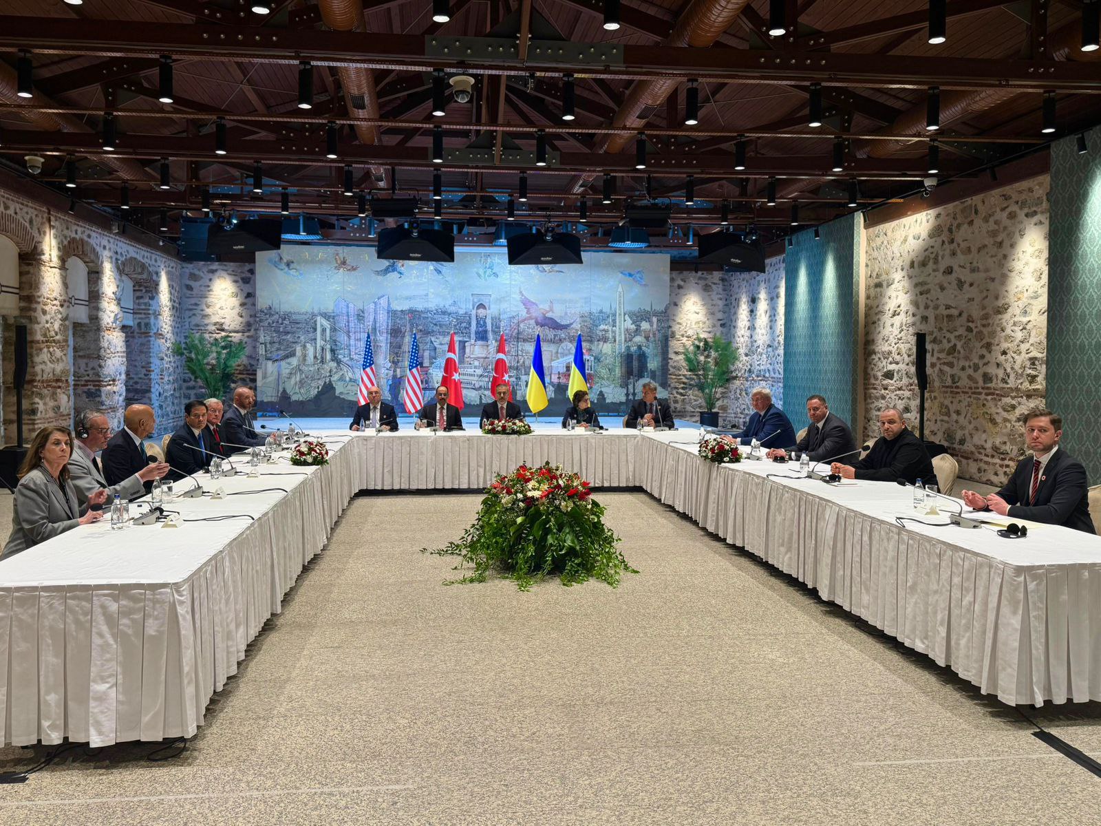 Міністр оборони розповів деталі тристоронніх переговорів у Стамбулі