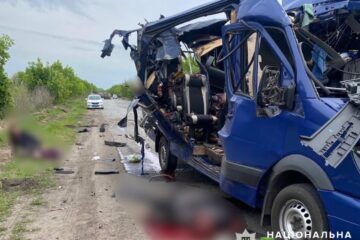 Ворог вдарив по рейсовому автобусу на Сумщині, загинули мирні жителі