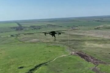 Пішов на таран — безпілотник зупинив квадрокоптер рф, який зі скидом летів до наших позицій