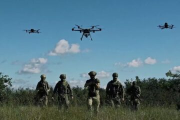 Битви за Зміїний та Маріуполь: Рустем Умєров подякував морпіхам за героїчні операції