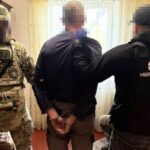 Здавав ворогу дані про бойові вильоти на військовому аеродромі: на Хмельниччині затримали чоловіка