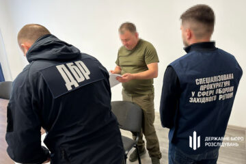 Колишньому начальнику ТЦК, який бив битою підлеглого, повідомили про ще одну підозру — ДБР