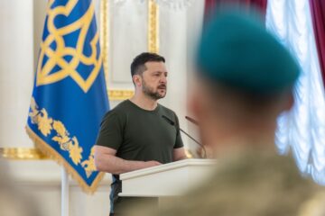 Президент відзначив воїнів найвищими державними нагородами