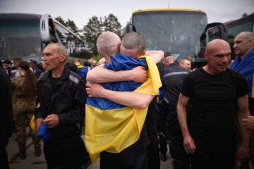Ще 303 українських захисники вдома. Великий обмін 1000 на 1000 завершено — Президент