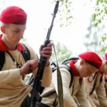 Вкрадене дитинство: на окупованій Луганщині дітей з першого класу готуватимуть до війни