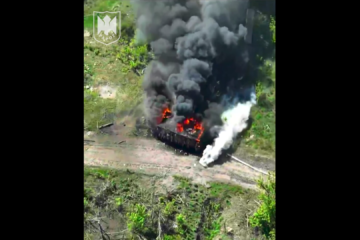 Згоріти серед руїн — ворожа броня згоріла серед залишків населеного пункту