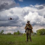 «Навіть у тилу їм неспокійно»: наші воїни дістають російську техніку навіть в ангарах