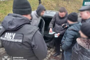 Хотів збагатитись, а отримав фальшиві $10 тисяч і 5 років тюрми: засуджено переправника ухилянтів