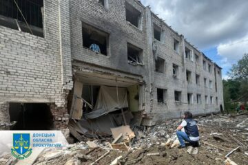 Окупанти обстріляли Святогірськ ракетами С-300: п’ятеро поранених