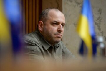 Міністр оборони: українці щодня відстоюють принципи Конституції на передовій і в тилу